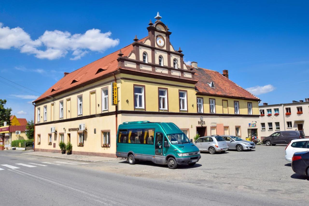 Hotel Stary Ratusz Kostomloty Exterior foto